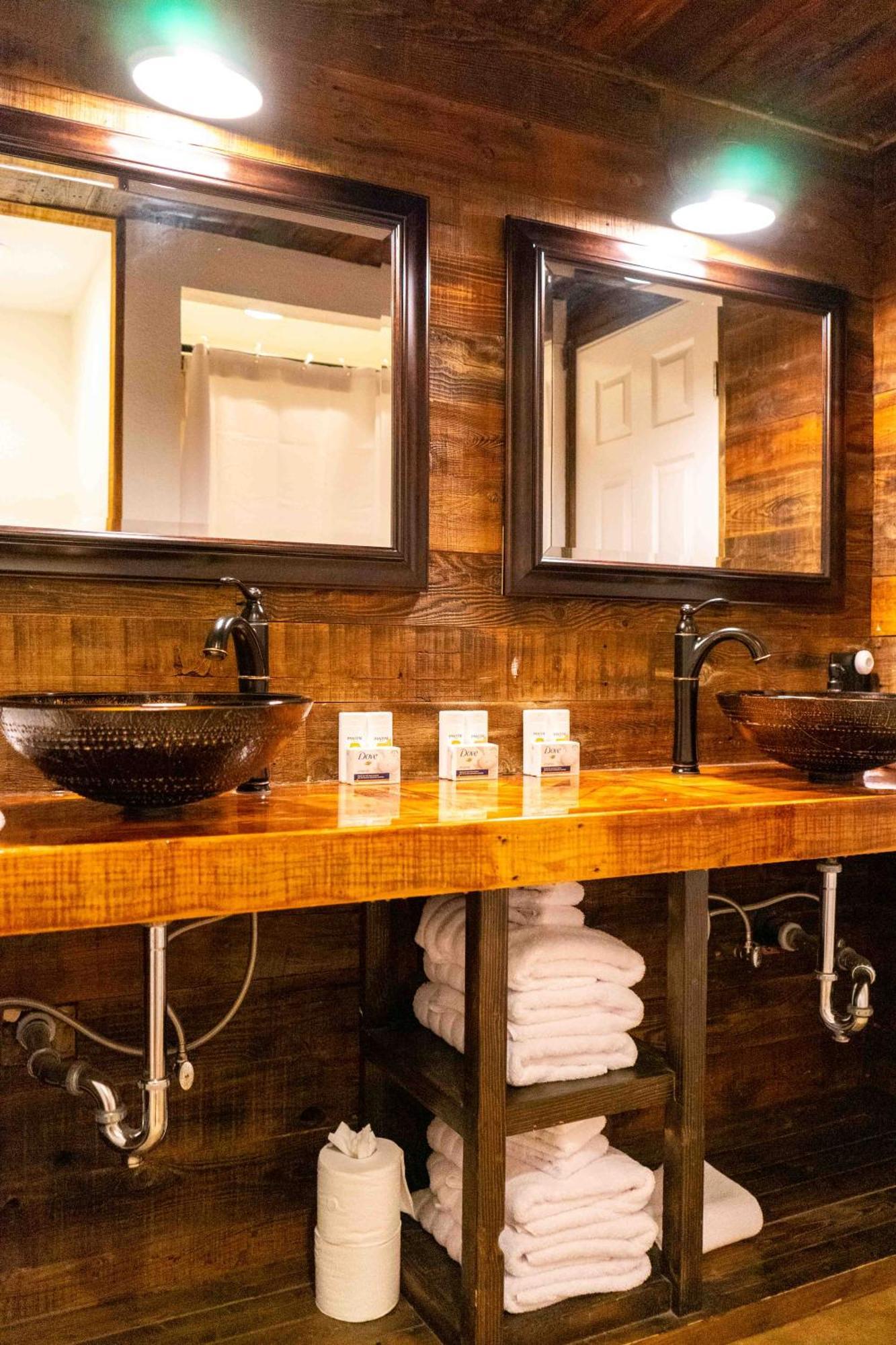 Miners Suite-Centrally Located In Shaver Lake Шейвер Лейк Экстерьер фото